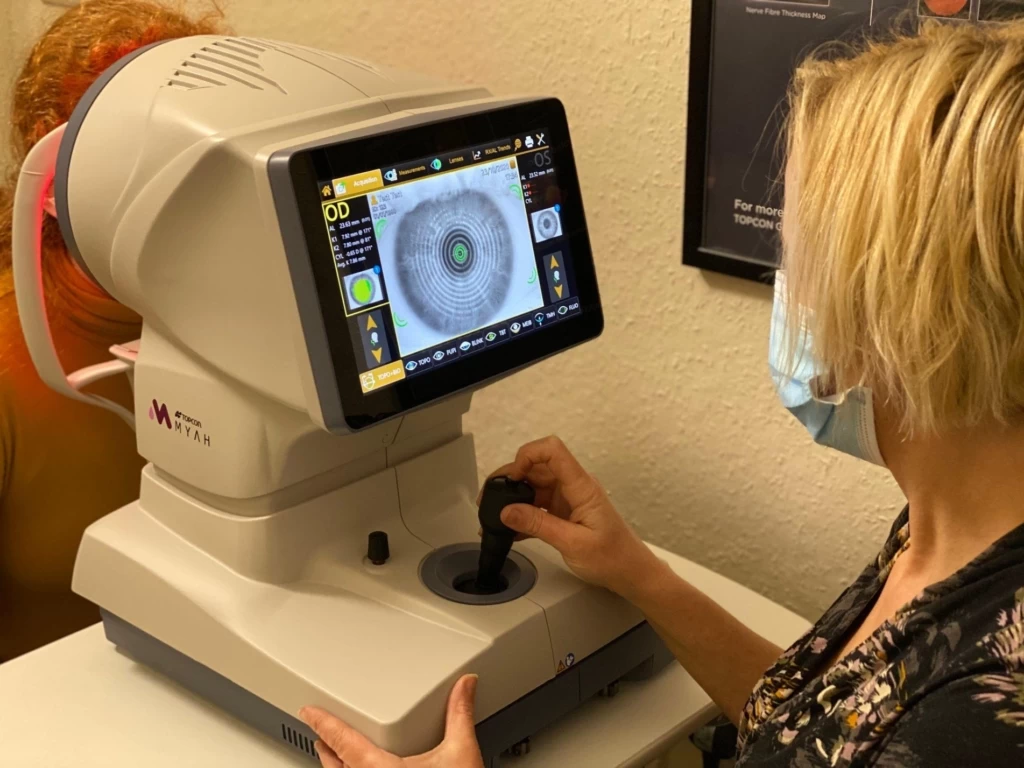 MYAH is capable of measuring corneal topography with 3D and height maps to screen for keratoconus. (Source: https://komokaoptometry.com/myah-a-powerful-tool-for-dry-eye-and-myopia-management/)